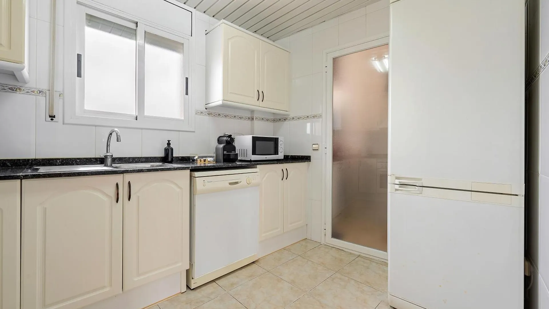 Apt En Cunit Con Piscina Compartida 0*,