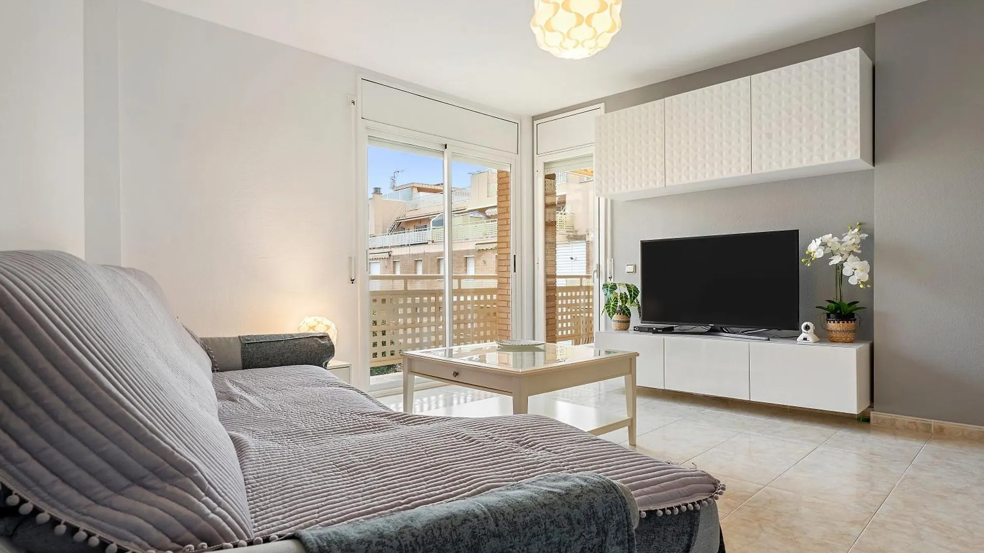 Apt En Cunit Con Piscina Compartida Spain