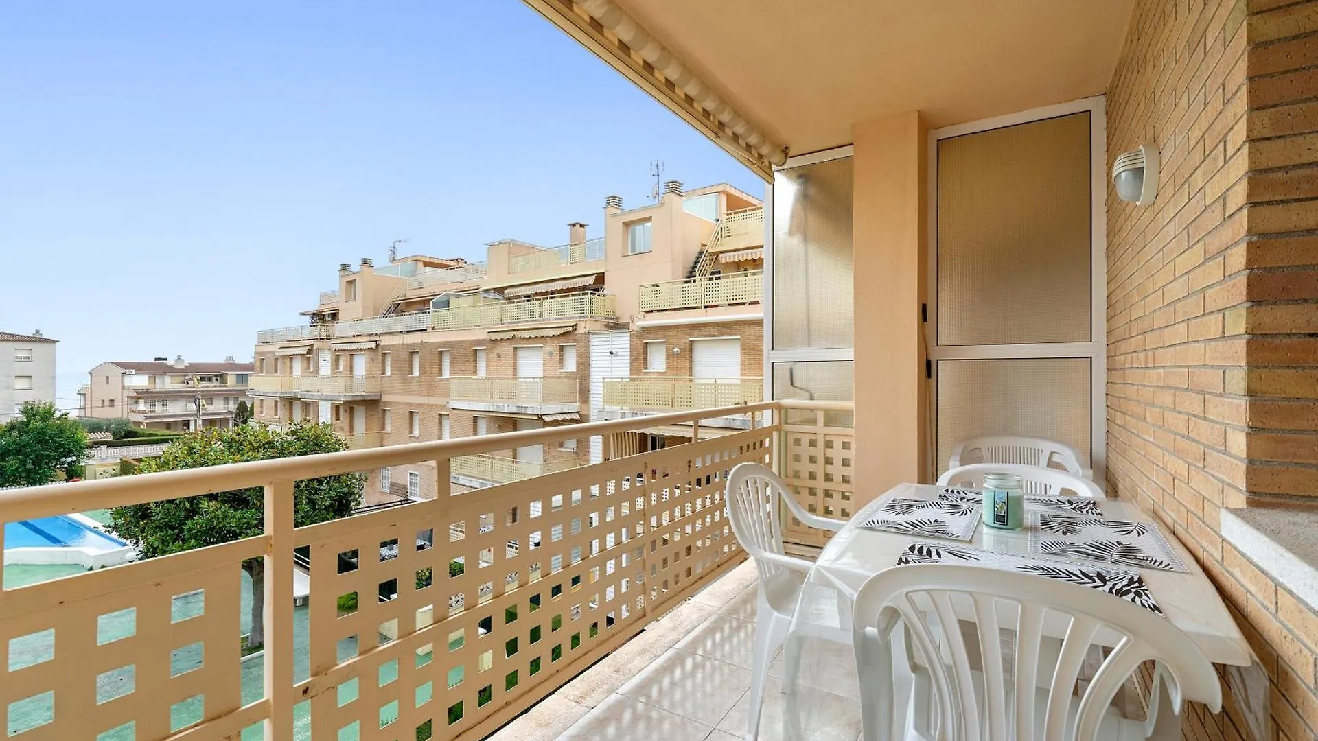 Apt En Cunit Con Piscina Compartida Spain