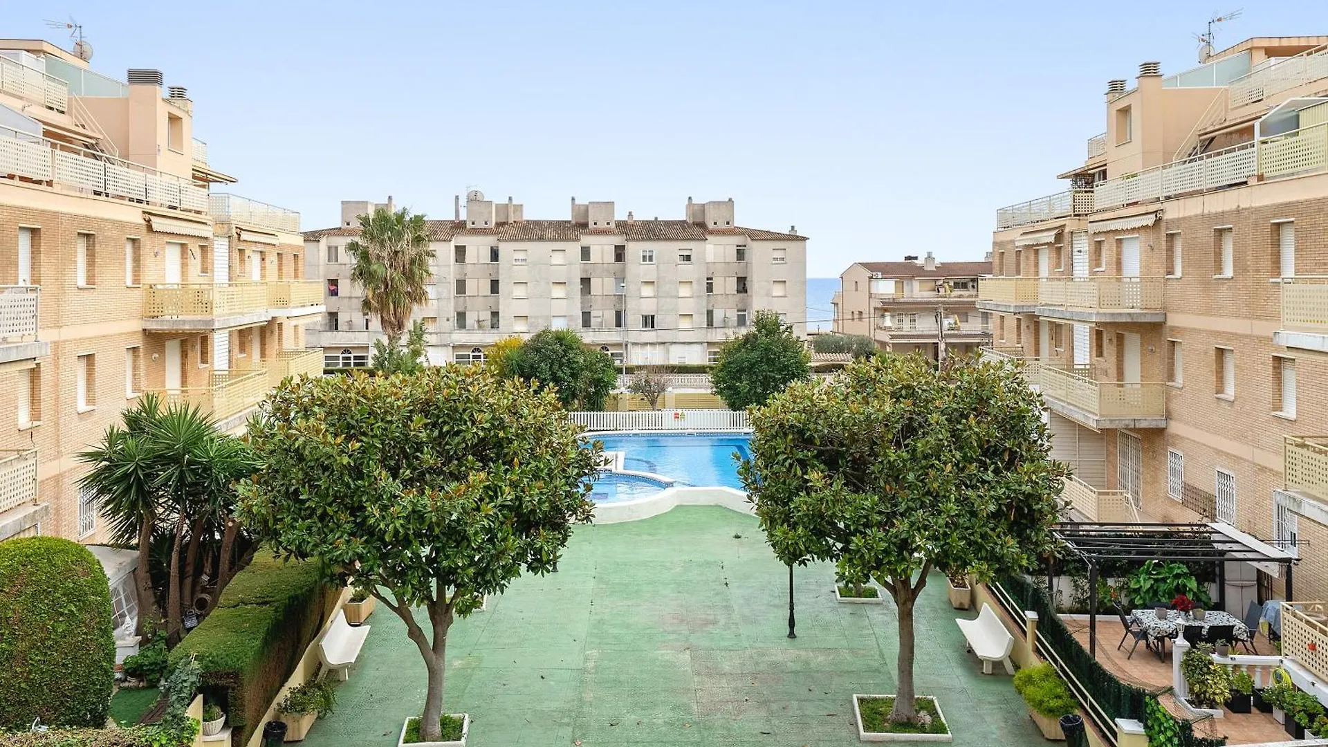 Apt En Cunit Con Piscina Compartida contacts