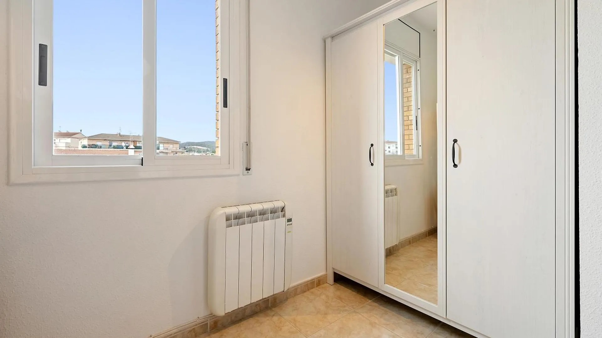 Apt En Cunit Con Piscina Compartida Spain