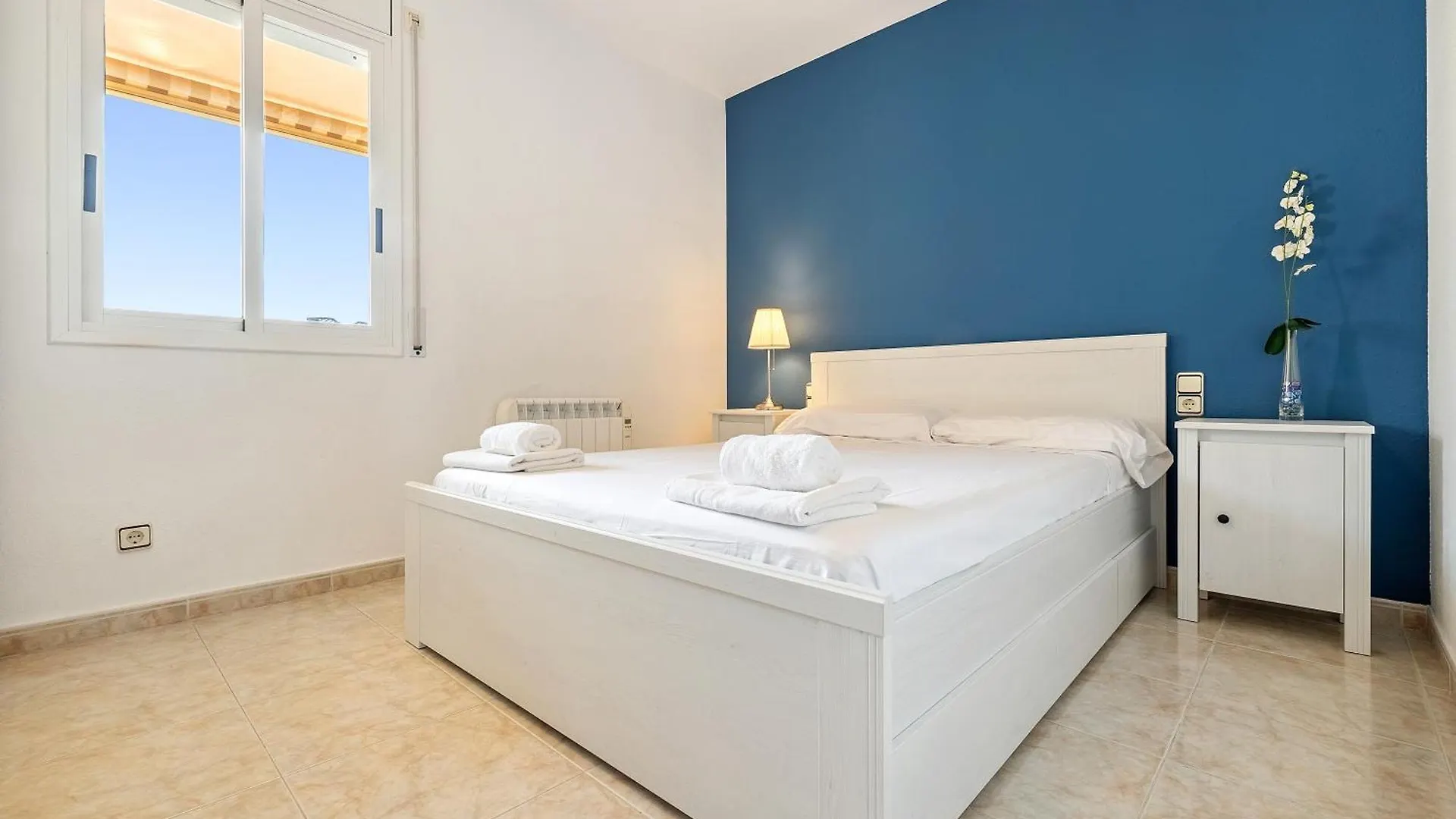 Apt En Cunit Con Piscina Compartida