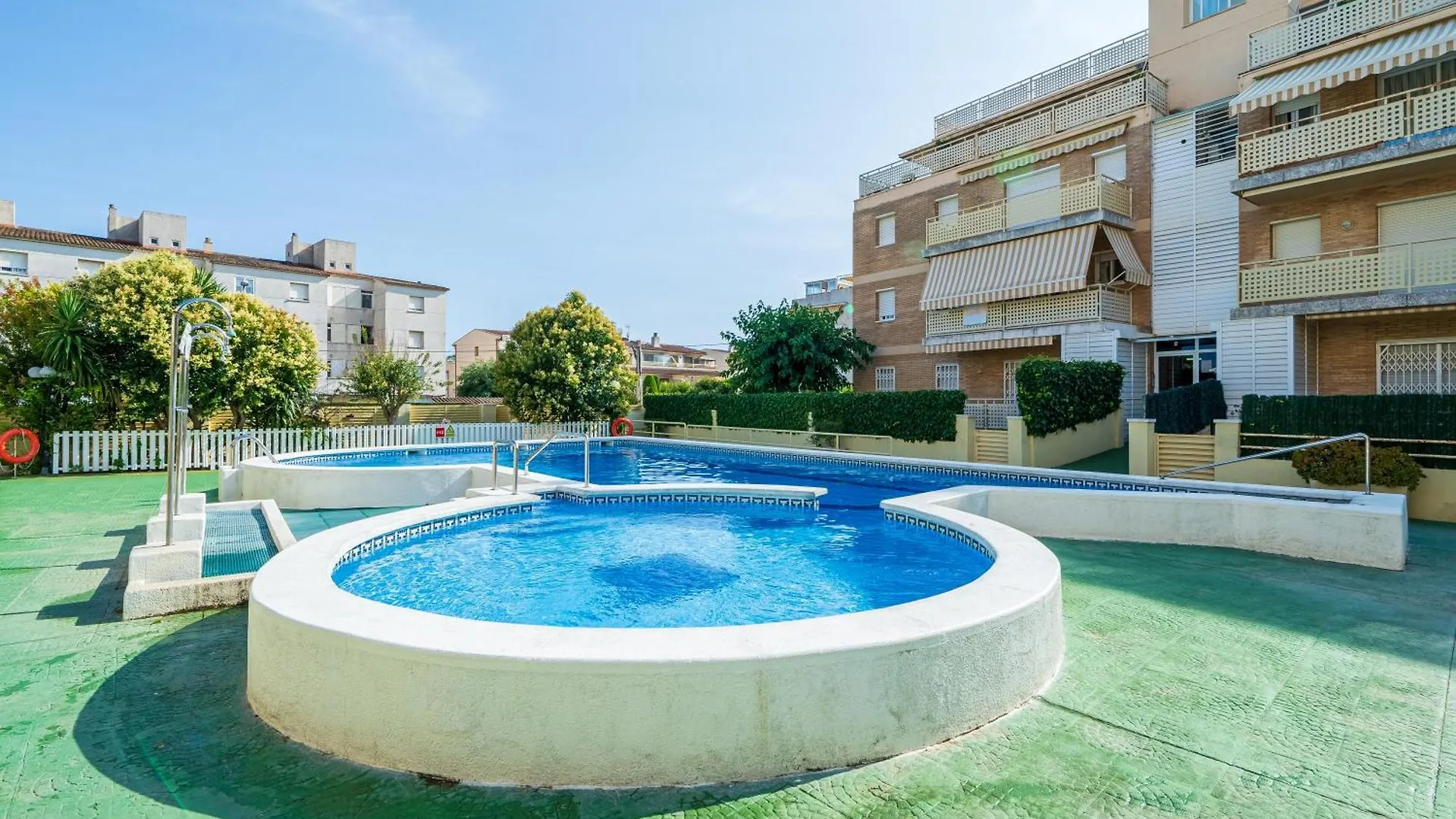 Apt En Cunit Con Piscina Compartida