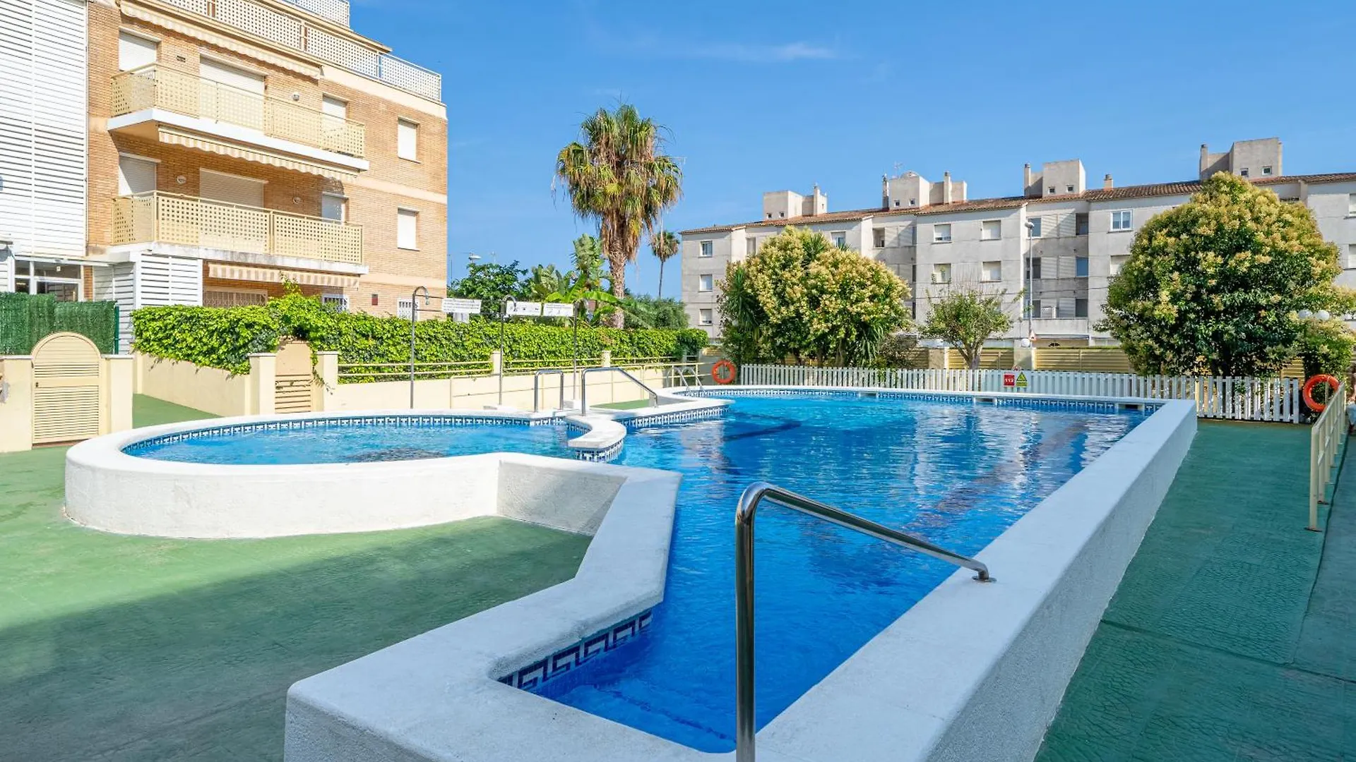 Apt En Cunit Con Piscina Compartida Apartment